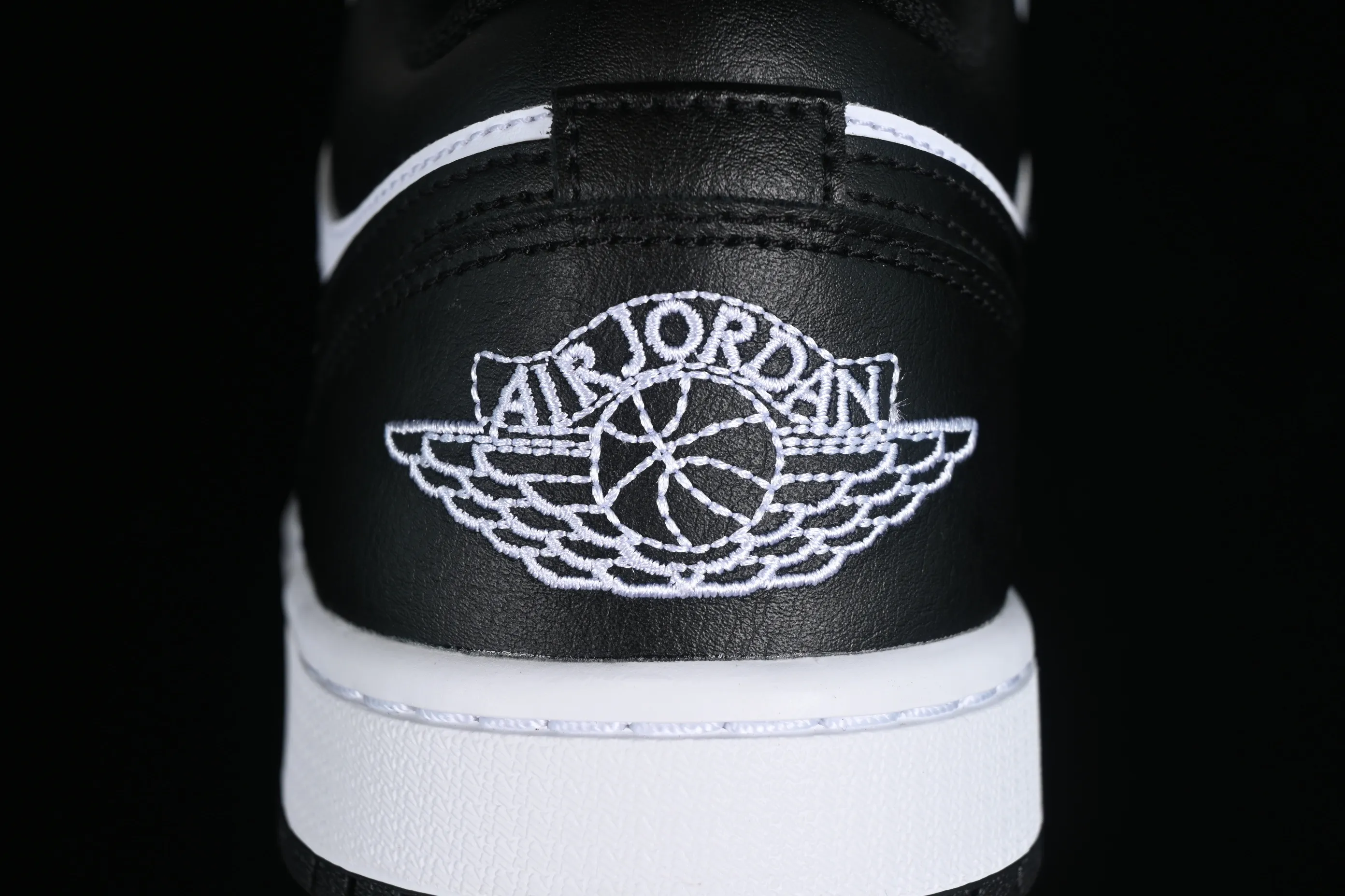 All categories Air Jordan Jordan series basketball shoes Air Jordan 1 Low G version pure original Air Jordan 1 Low "White and Black" AJ1 Joe 1 white and black color matching low-top cultural casual sneakers 553558-132